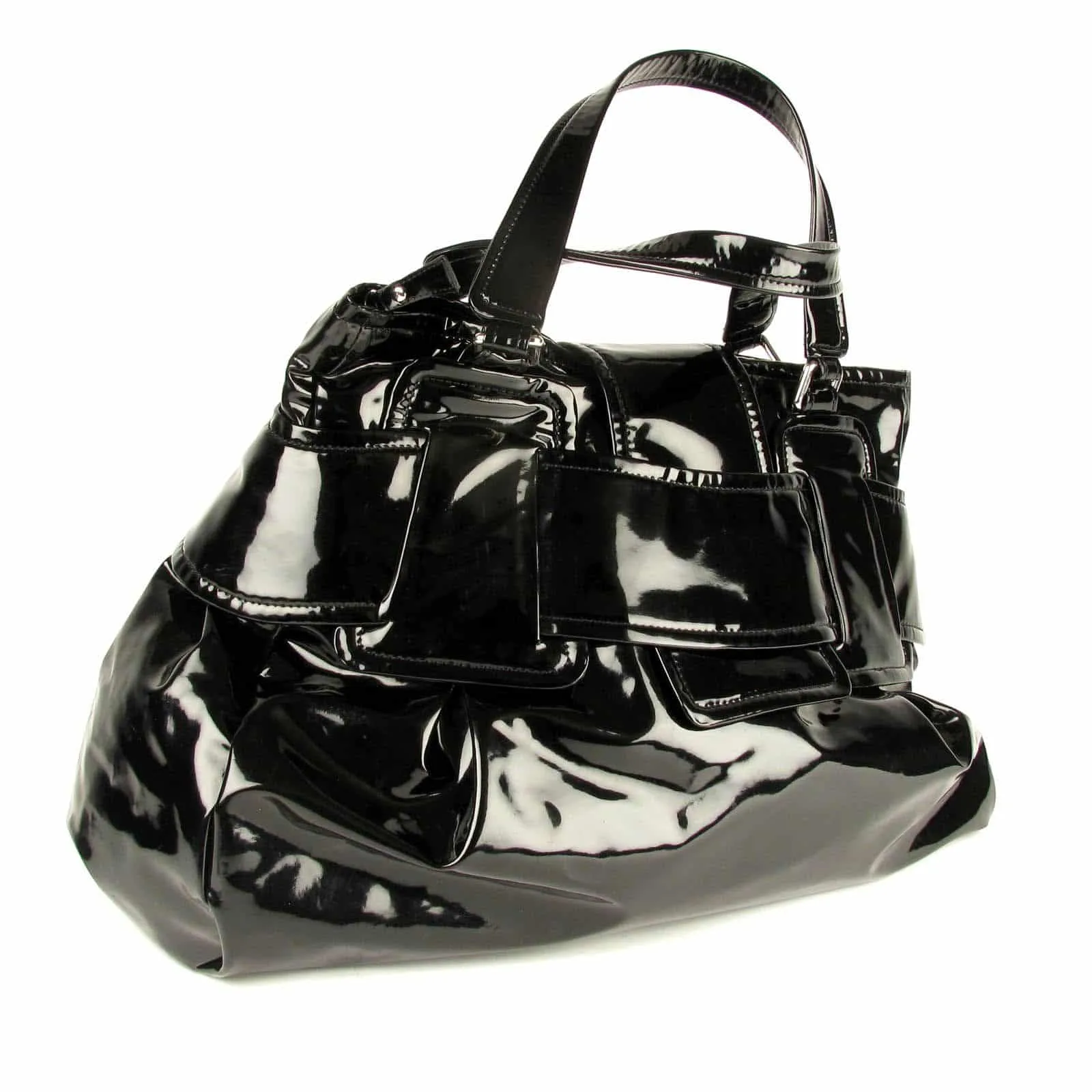 Sélection de sacs à main tendance aux silhouettes souples, allongées et structurées dans des teintes neutres et colorées.