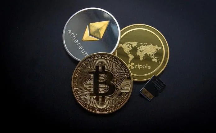 Joueuse devant un écran affichant un univers de jeu vidéo crypto avec des personnages et des objets numériques.